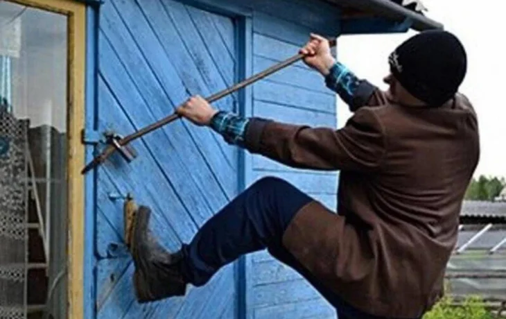 В Новгородском районе полицейские задержали группу дачных воров В Новгородском районе полицейские задержали группу дачных воров