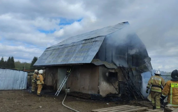 В Малой Вишере горела бывшая ферма В Малой Вишере горела бывшая ферма