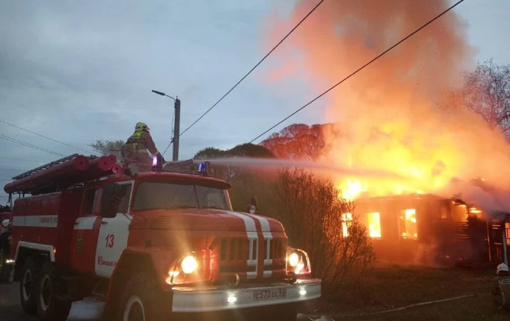 В Малой Вишере из загоревшегося барака спасли двух человек В Малой Вишере из загоревшегося барака спасли двух человек